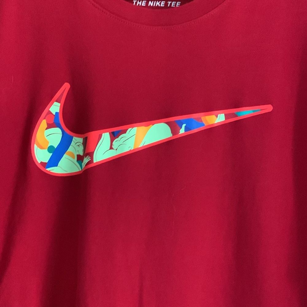 Nike Air Artist Collection - large dri-fit red tee shirt - short sleeve - Picture 4 of 9